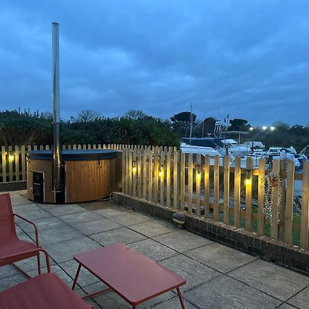 Hot Tub With A View - Christchurch Harbour Buitenkant foto