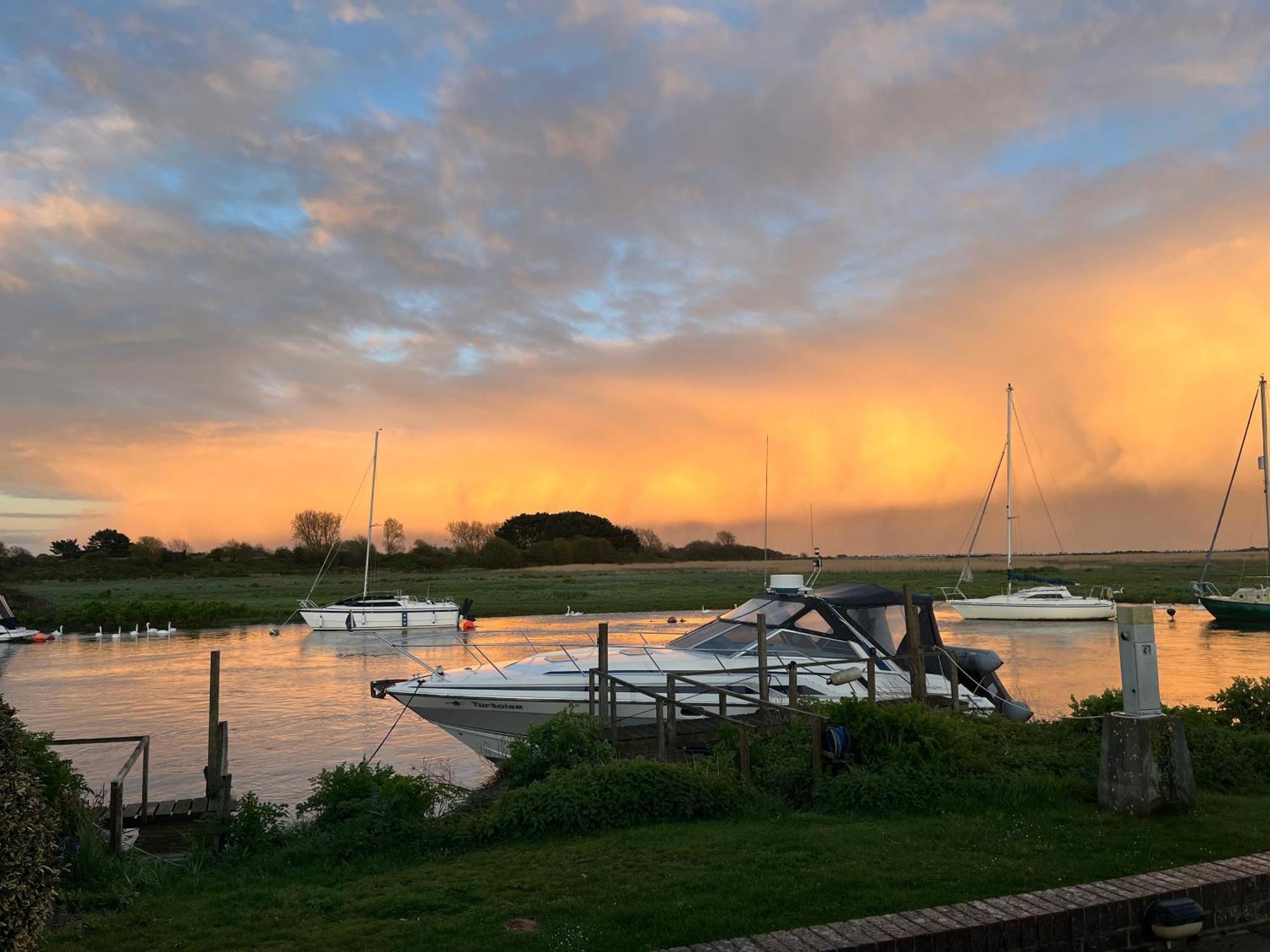 Hot Tub With A View - Christchurch Harbour Buitenkant foto