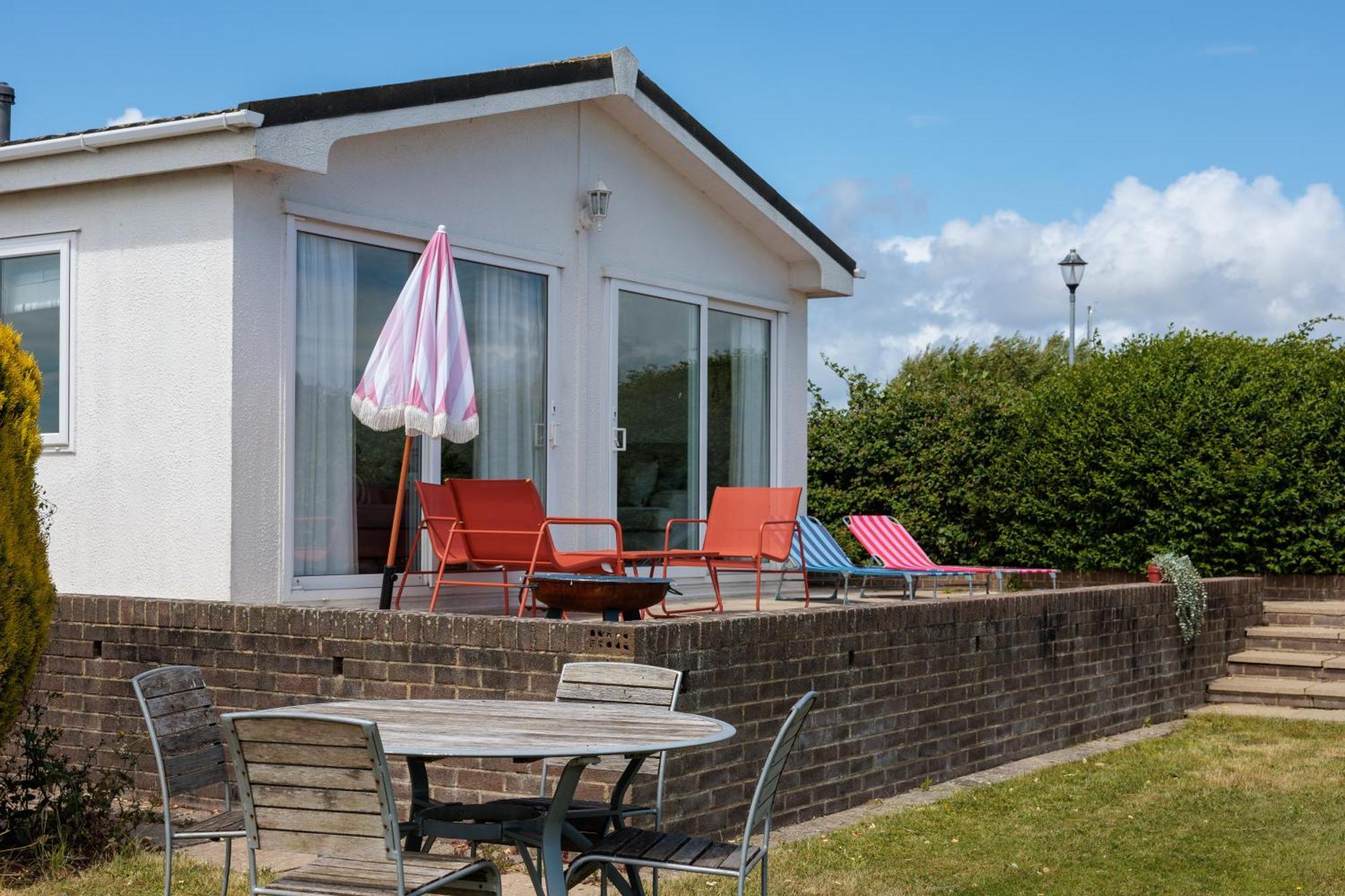 Hot Tub With A View - Christchurch Harbour Buitenkant foto