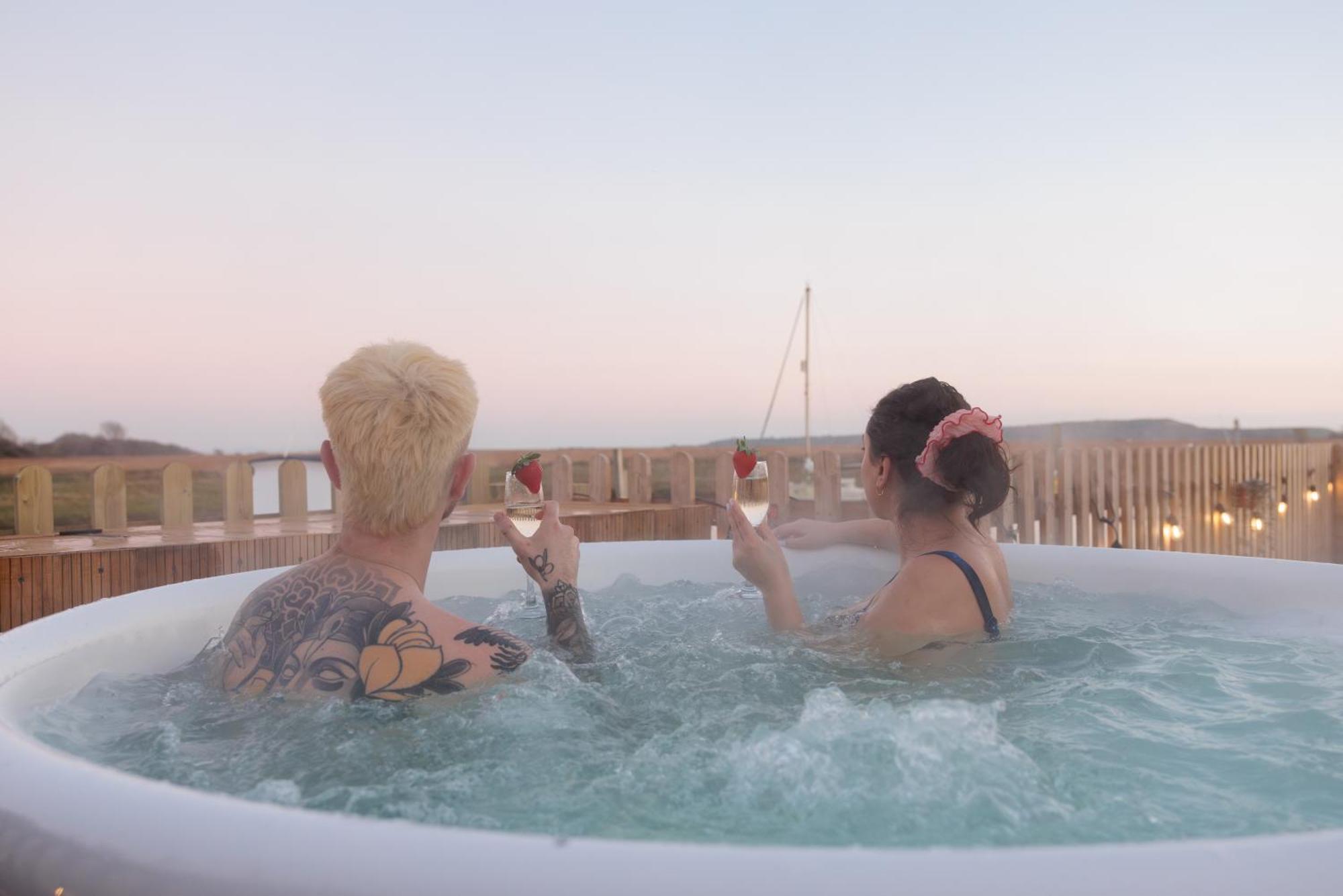 Hot Tub With A View - Christchurch Harbour Buitenkant foto